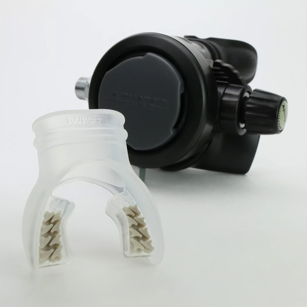 Загубник анатомический Aquatec (прозрачный силикон; серый) Загубник анатомический Aquatec (прозрачный силикон; серый)