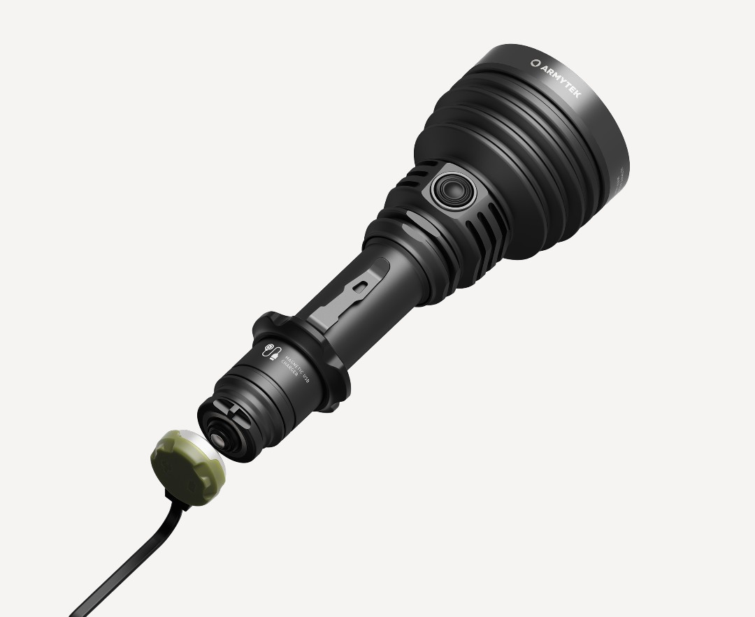 Фонарь ArmyTek Barracuda Pro Max (Black / Холодный; 2800Lm)