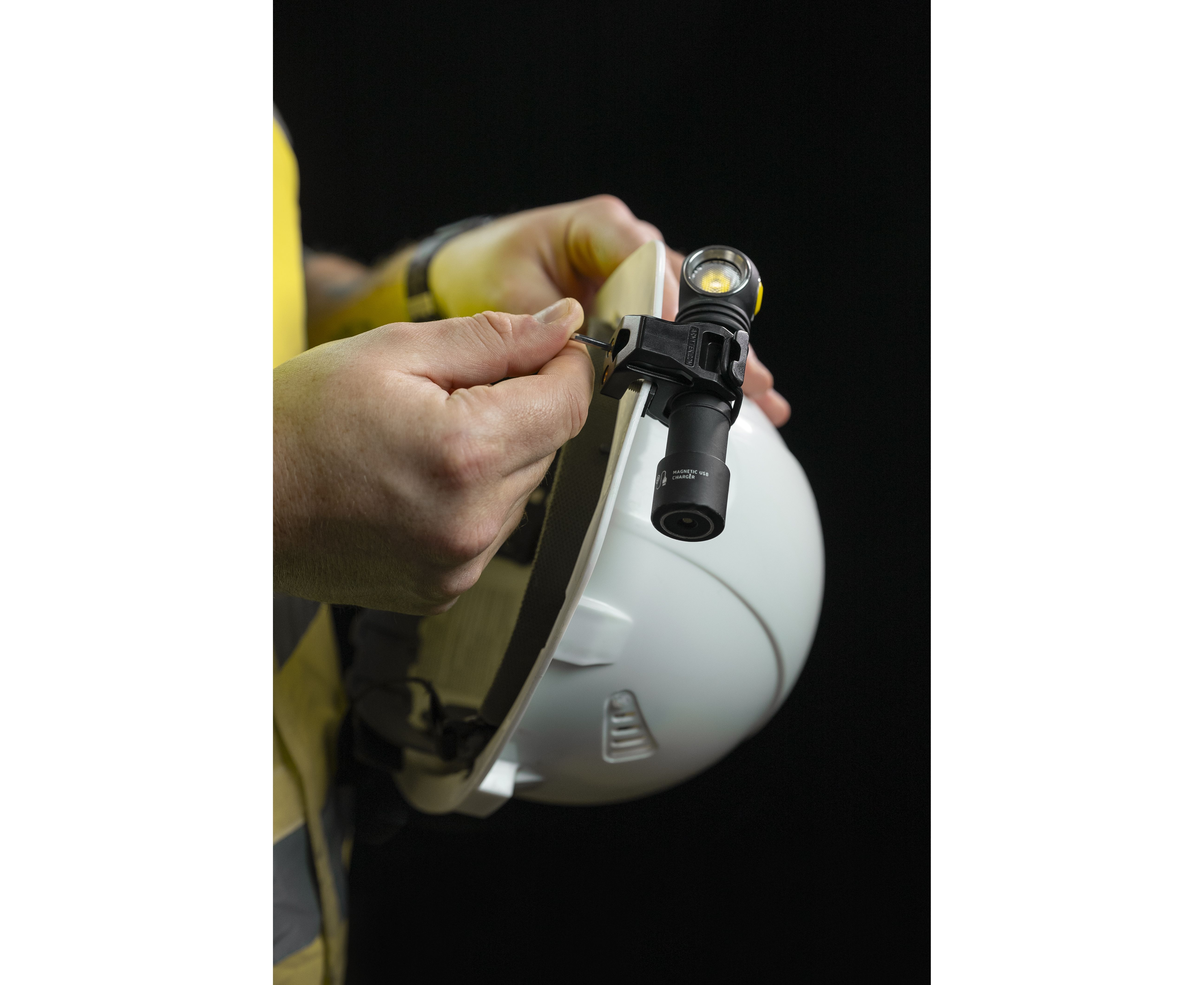 Крепление на каску ArmyTek Hard Hat Mount AHM-04