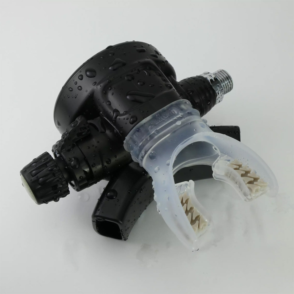 Загубник анатомический Aquatec (прозрачный силикон; серый) Загубник анатомический Aquatec (прозрачный силикон; серый)