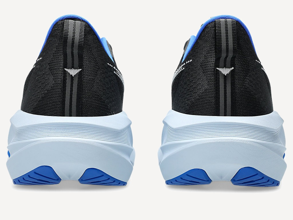 Кроссовки NOVABLAST 5 M (RU 42.5 EU 43.5 US 9.5 СМ 27.5; black/white) Кроссовки NOVABLAST 5 M (RU 42.5 EU 43.5 US 9.5 СМ 27.5; black/white)