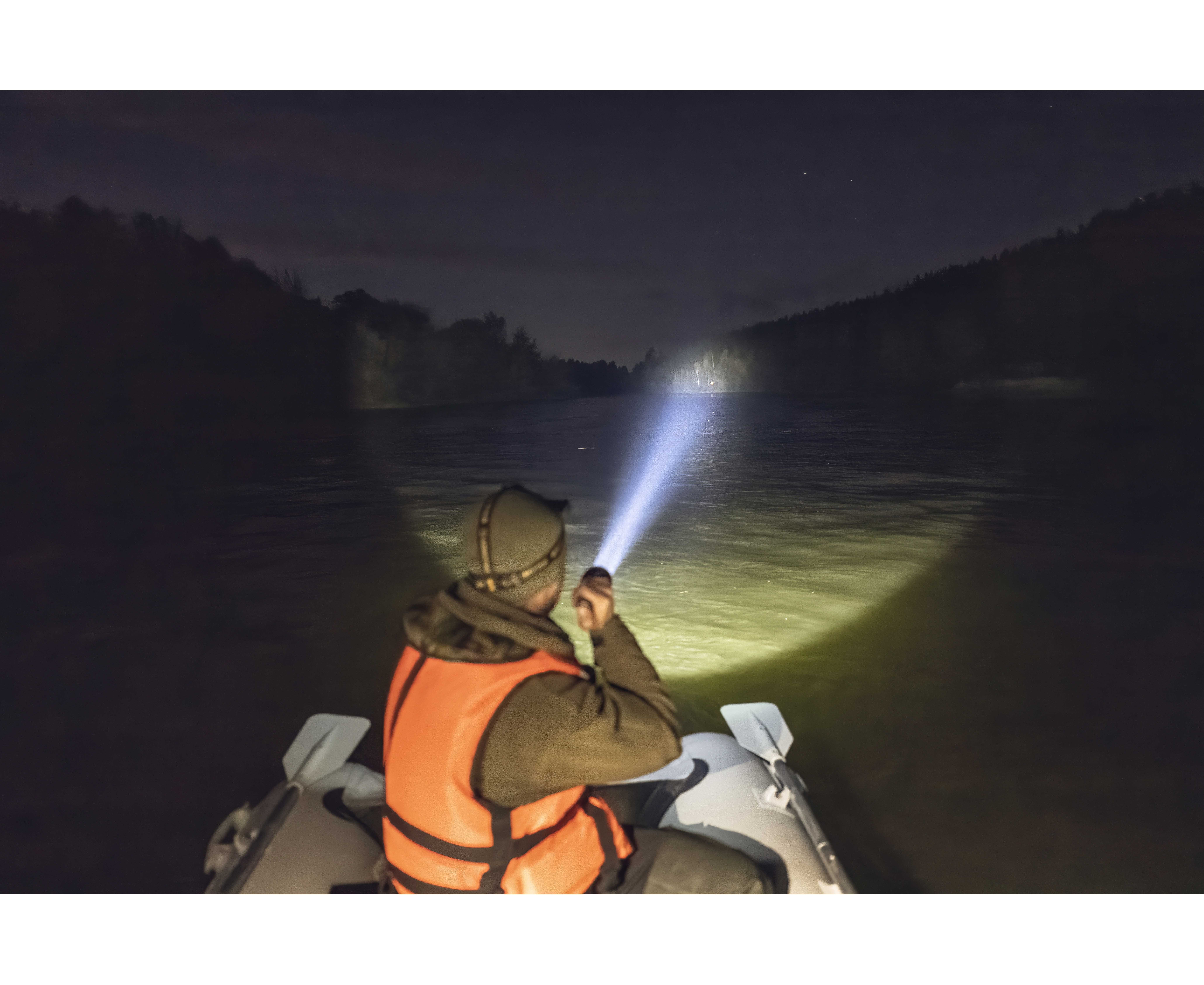 Фонарь ArmyTek Barracuda Pro Max (Black / Холодный; 2800Lm)