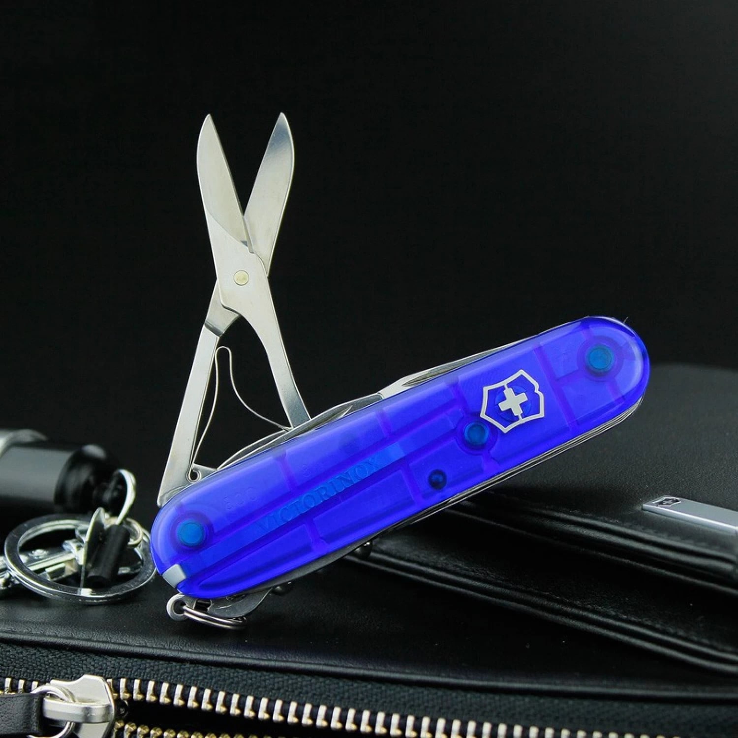 Нож Victorinox Huntsman, 91мм, 15 функций (Синий прозрачный)