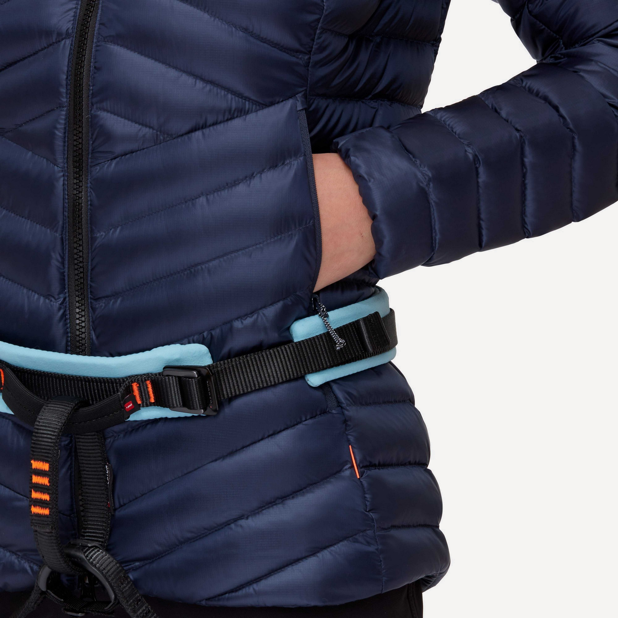 Пуховик Broad Peak IN Hooded Jacket Wmn (Женский; S; Marine-black) Пуховик Broad Peak IN Hooded Jacket Wmn (Женский; S; Marine-black)