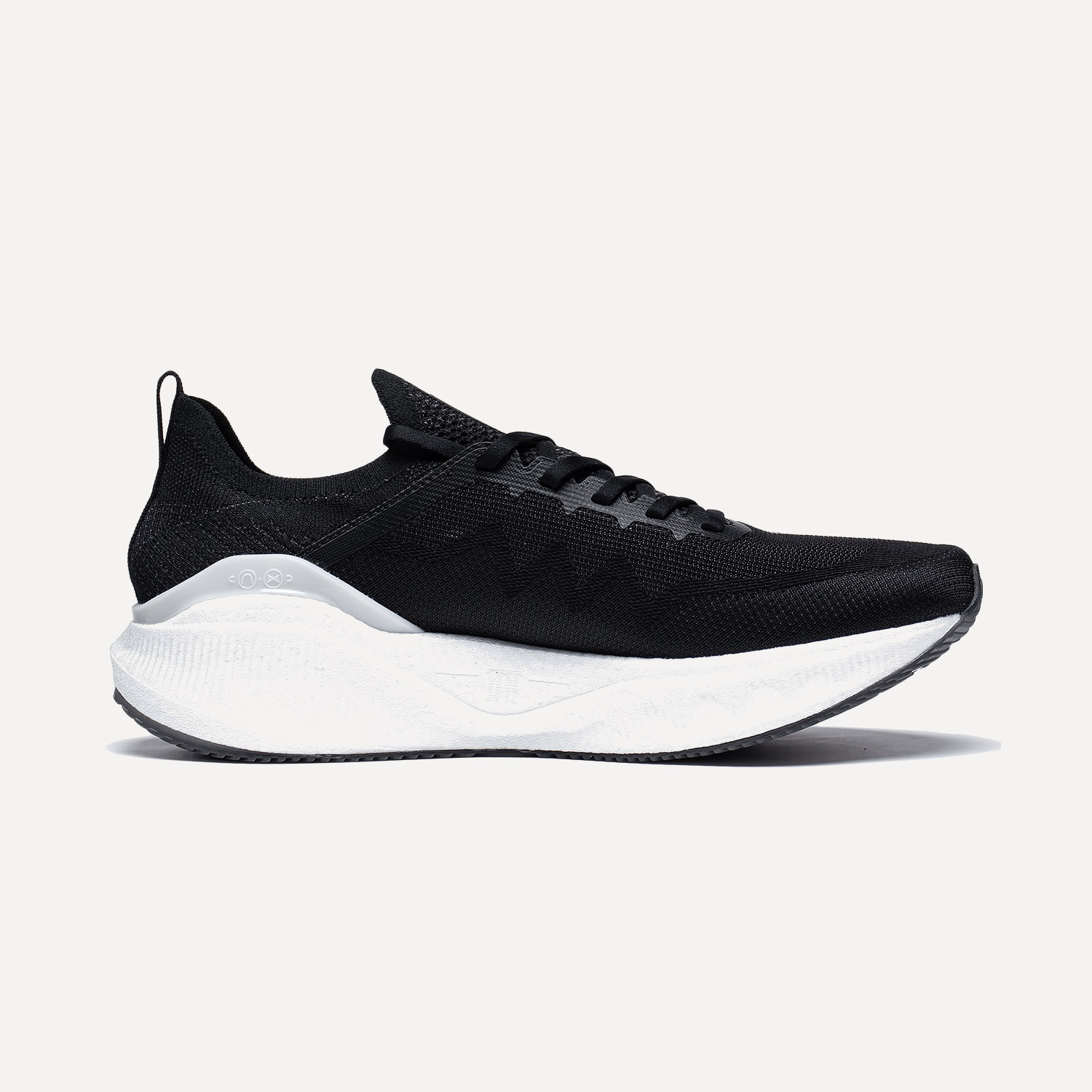 Кроссовки YUEYING 3 PRO (RU 41 USm 9 СМ 26.5; Black) Кроссовки YUEYING 3 PRO (RU 41 USm 9 СМ 26.5; Black)