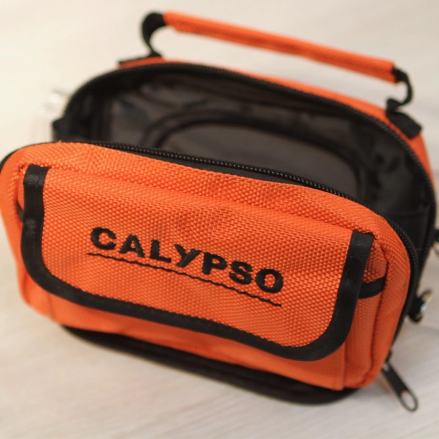 Подводная видеокамера CALYPSO UVS-03 PLUS 8Gb (Оранжевый/Синий; LCD 4,3"(960х480))